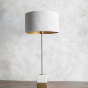 Lámpara de sobre mesa mármol y pantalla
